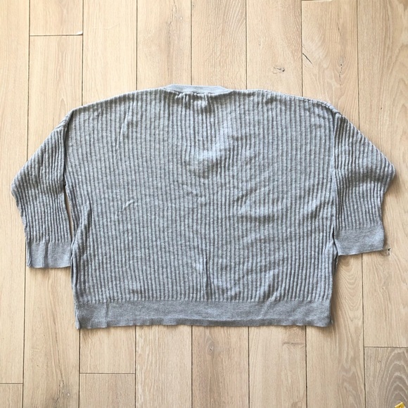 John + Jenn V Neck Ribbed Light Sweater in Grey Size L - Picture 4 of 9